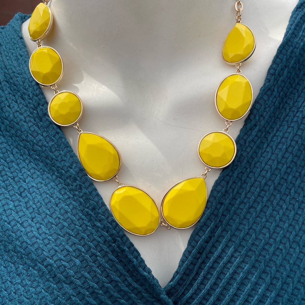 18 Time And Tru Yellow Statement Necklace 15$